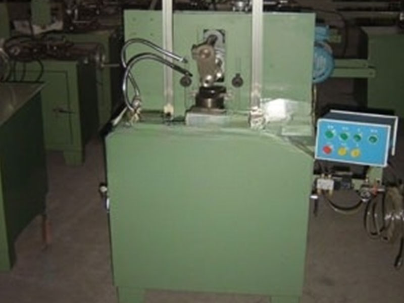 Fresadora de anillos exteriores de estera de bobinado automatizada